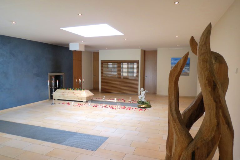 szene einer feuerbestattung