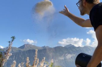 Foto Nr. B10 Asche in den Wind verstreuen