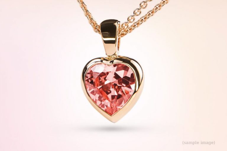 schmuckstück aus rotem edelstein, gefertigt als erinnerungsstein