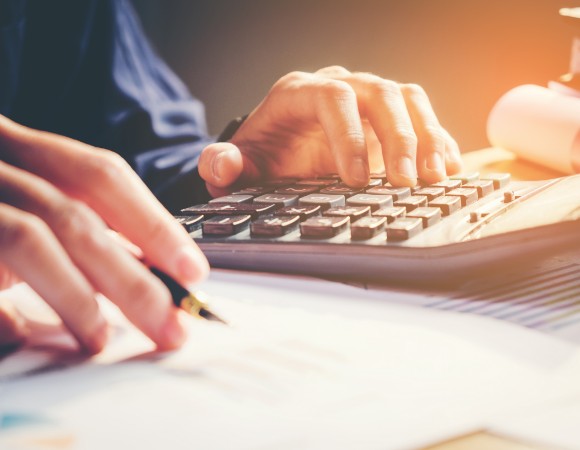 Mit der richtigen Bestattungsfinanzierung die Beerdigungskosten absichern